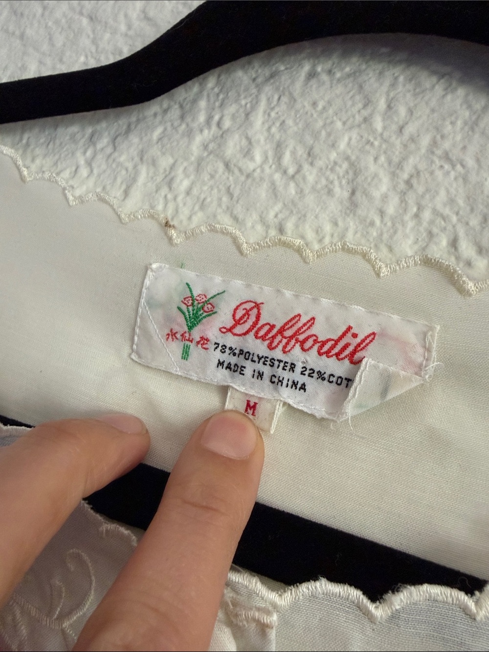 Vintage Embroidered Cream Women’s Button-Down Top - Picture 3 of 3